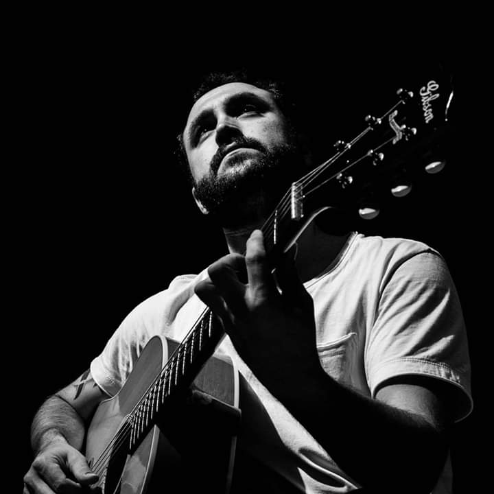 Thomás Lenz trabalha atualmente como produtor musical e cultural e se dedica em sua carreira solo