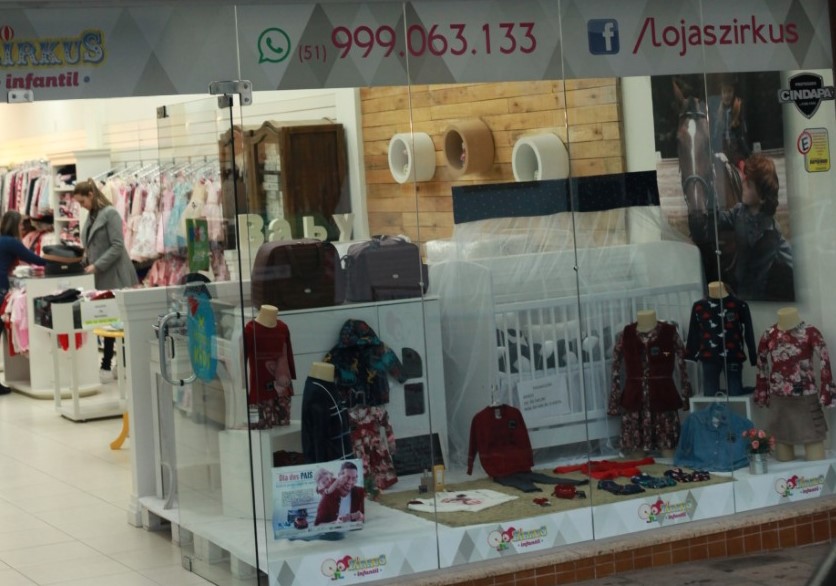 Os pontos de venda serão identificados com um adesivo, fixado na fachada do estabelecimento