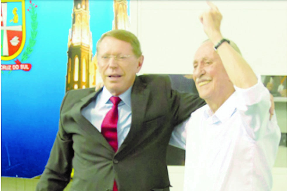 Arno ao lado de seu maior herdeiro político, o prefeito Telmo Kirst