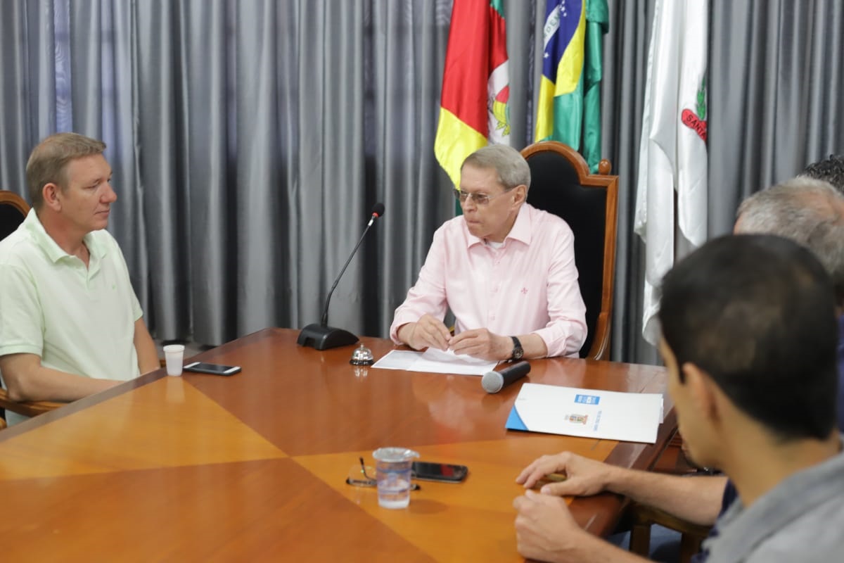 Prefeito convocou a imprensa na véspera de Natal para apresentar a arrecadação parcial do IPTU