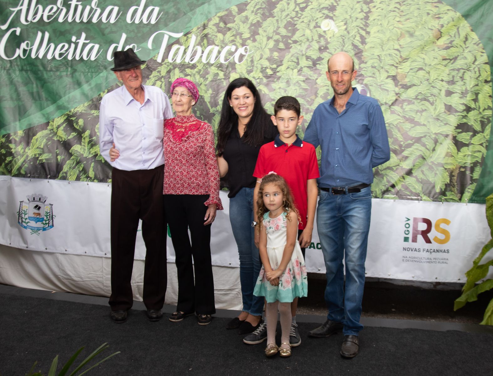 Família Stertz tira seu sustento do plantio de tabaco e outras culturas