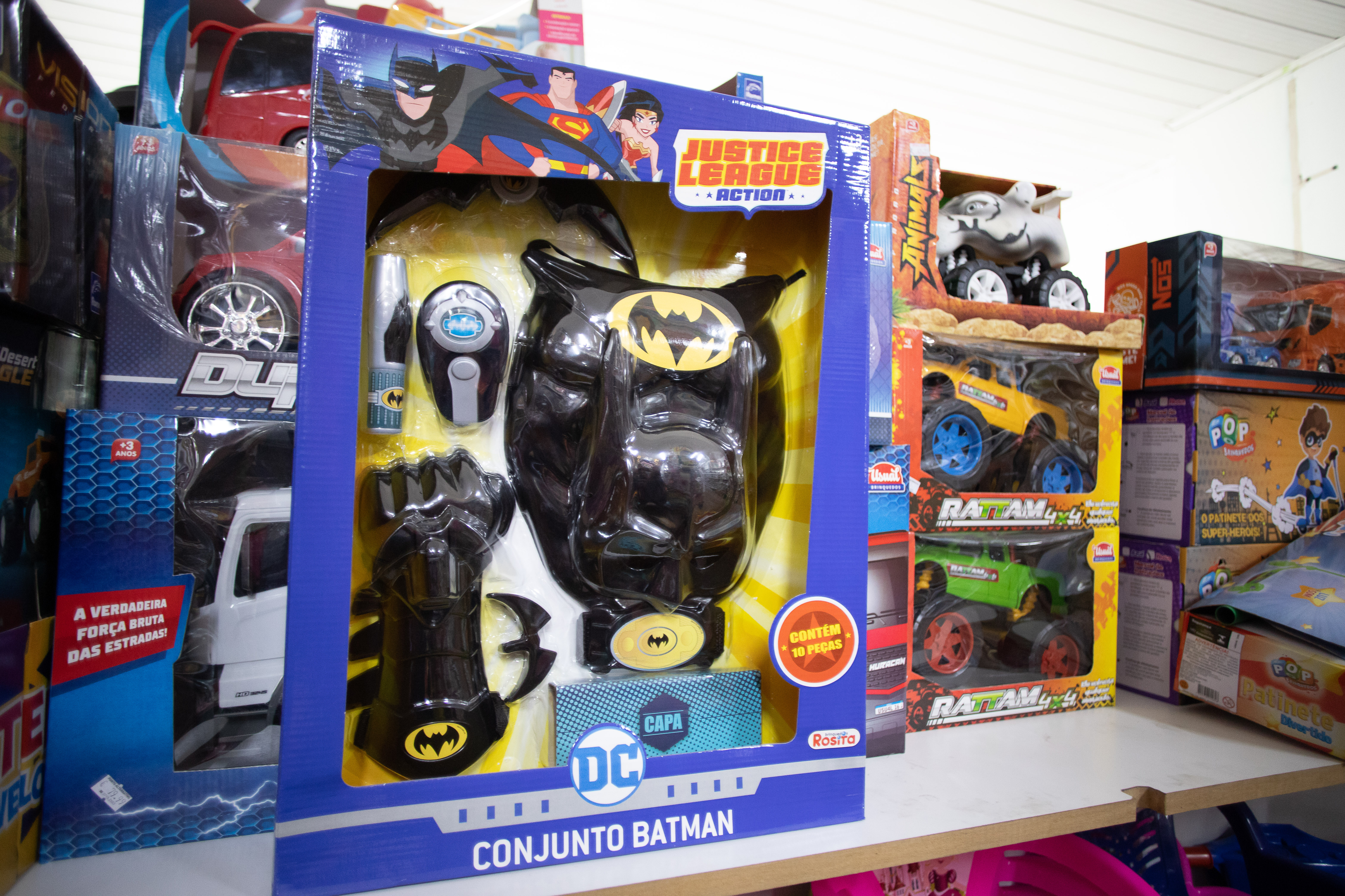 Os brinquedos dos super-her—is est‹o super em alta 