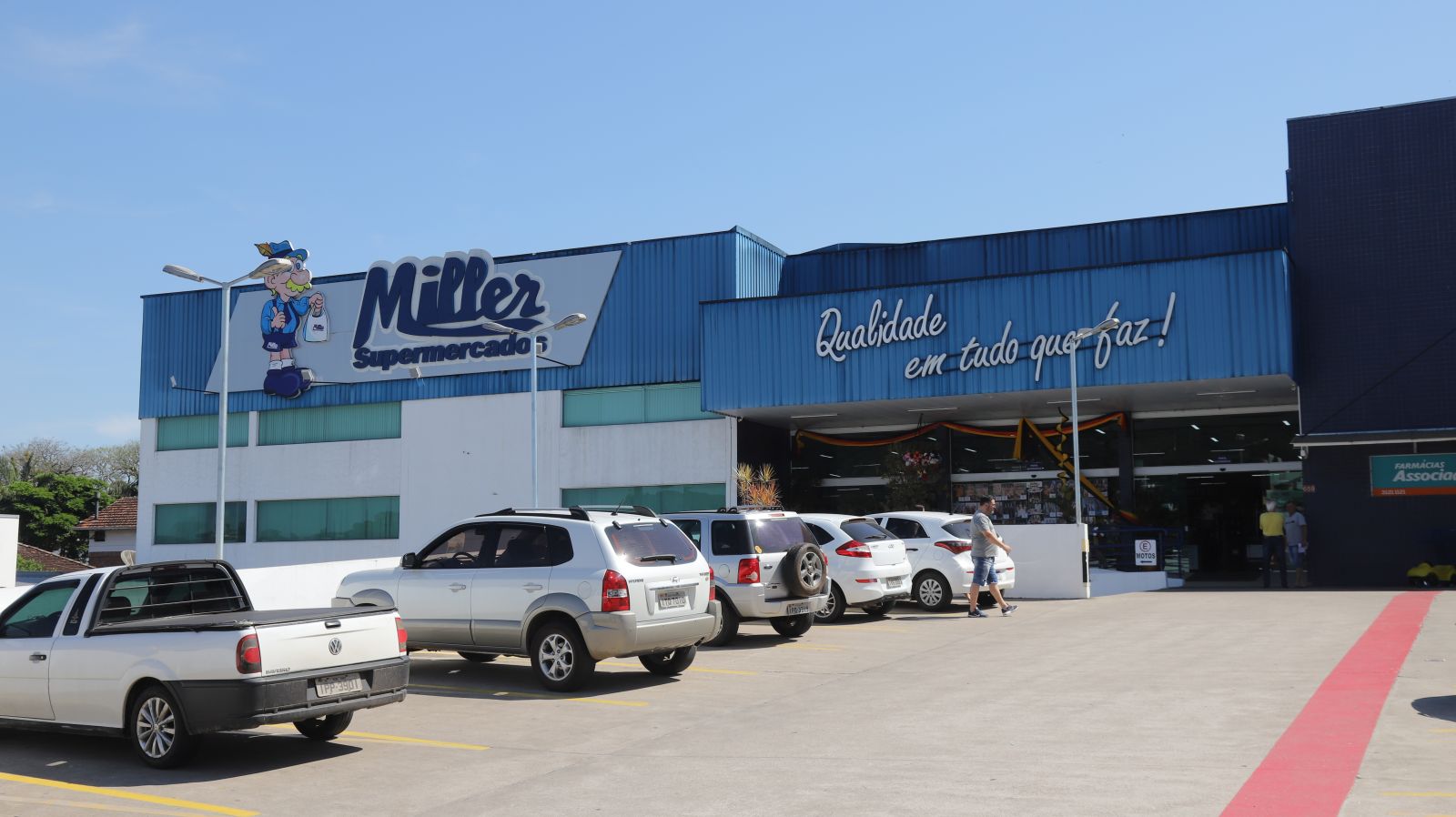 Hoje mercados funcionam atŽ ˆs 18h. Na quarta estar‹o fechados