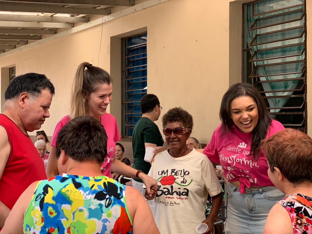 Rotaractianos visitaram a Asan e passaram a tarde com os idosos