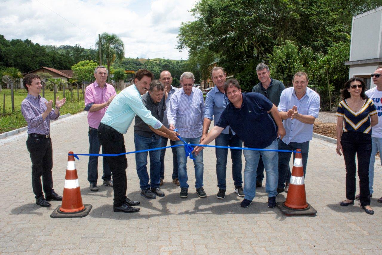 A implantação de blocos de concreto atingiu cerca de 800 metros de extensão