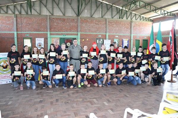 Participaram do projeto alunos das escolas São Roque e Teófilo Teodoro Streck