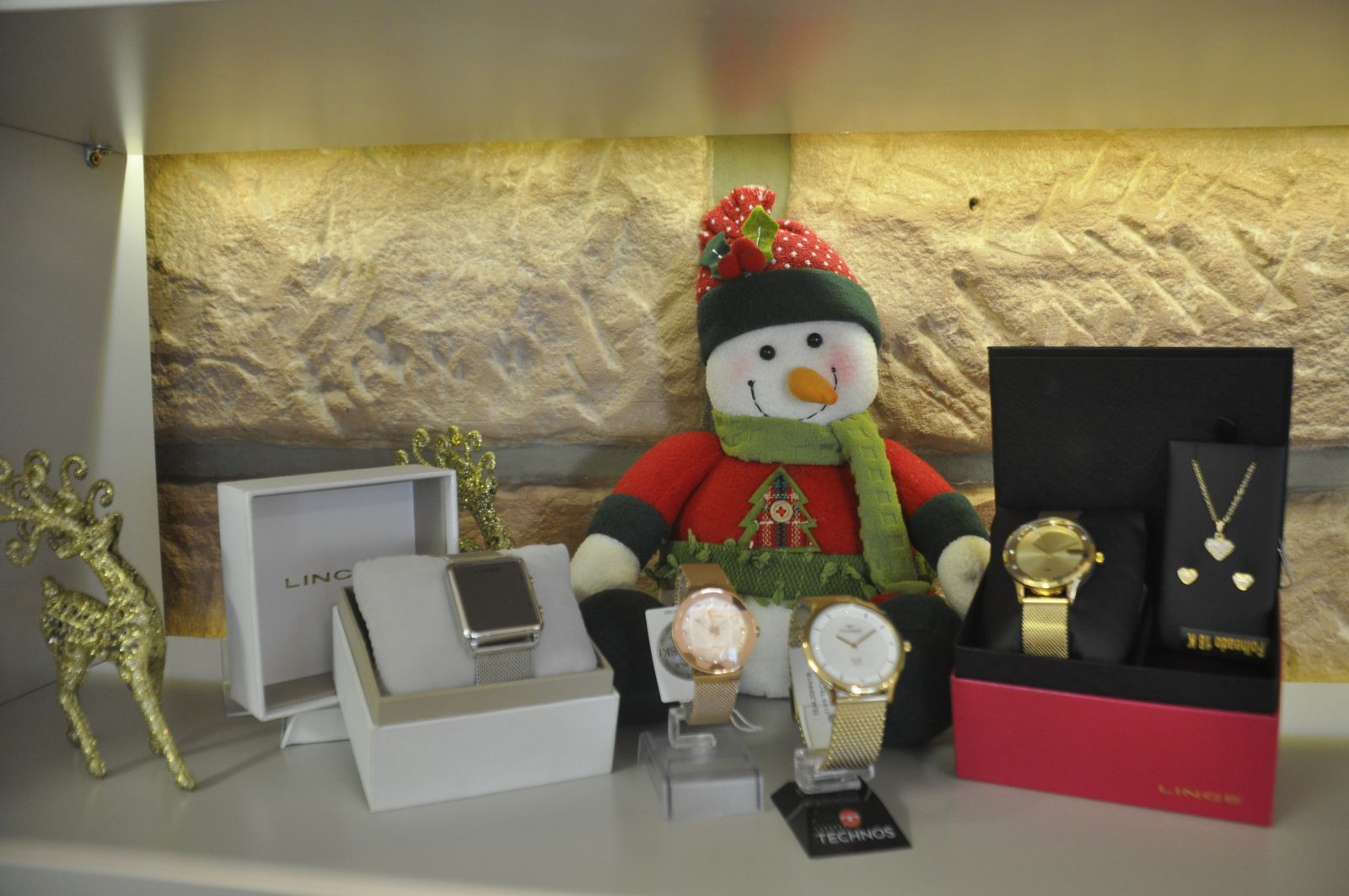 Rel—gios a partir de R$ 110; conjuntos a partir de R$ 170