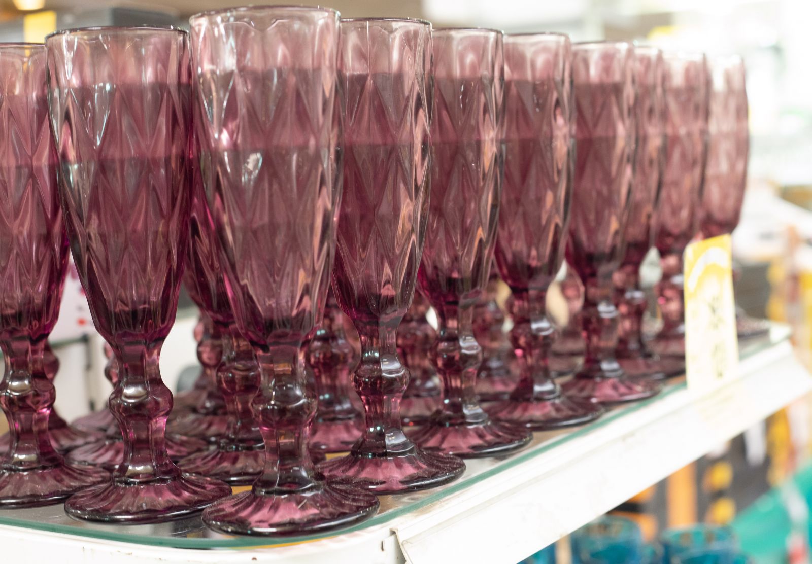 Taas de champagne, unidade a partir de R$ 12,50 colorida e R$ 9,90 transparente