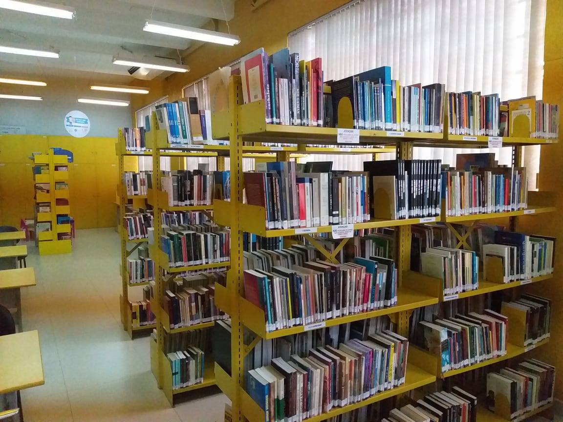 O Sesc conta com biblioteca, quadra de esportes, play ground e um amplo espaço para atividades lúdicas