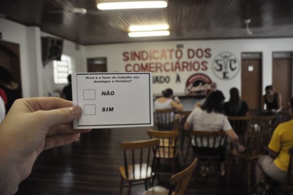 Cédula de votação continha a pergunta - Você é a favor do trabalho aos domingos e feriados? - e as opções Não e Sim
