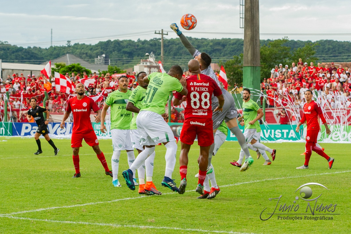 Depois da derrota, jogadores se apresentam na tarde de hoje