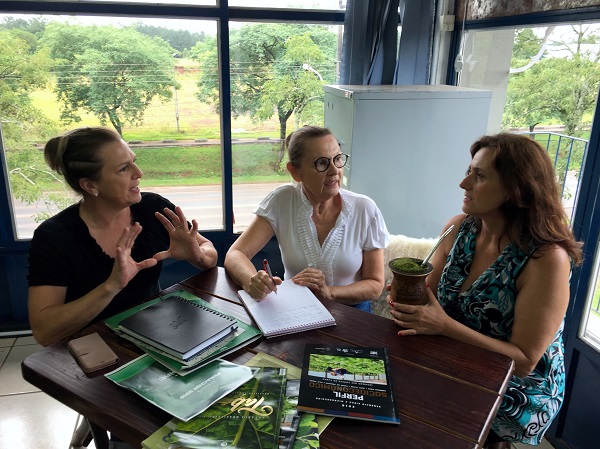 A presidente da festa Cleiva, se reuniu com Sonia e Angelica para discutir ideias que destaquem o turismo e o artesanato