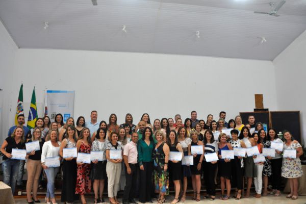 Foram empossados diretores das escolas municipais de ensino fundamental, e coordenação do Cemeja