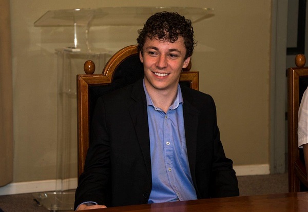 Régis de Oliveira Júnior vai ser responsável pelas pastas de Saúde e Comunicação