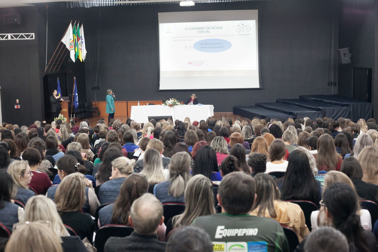 O auditório central da UNISC foi completamente lotado pelos congressistas