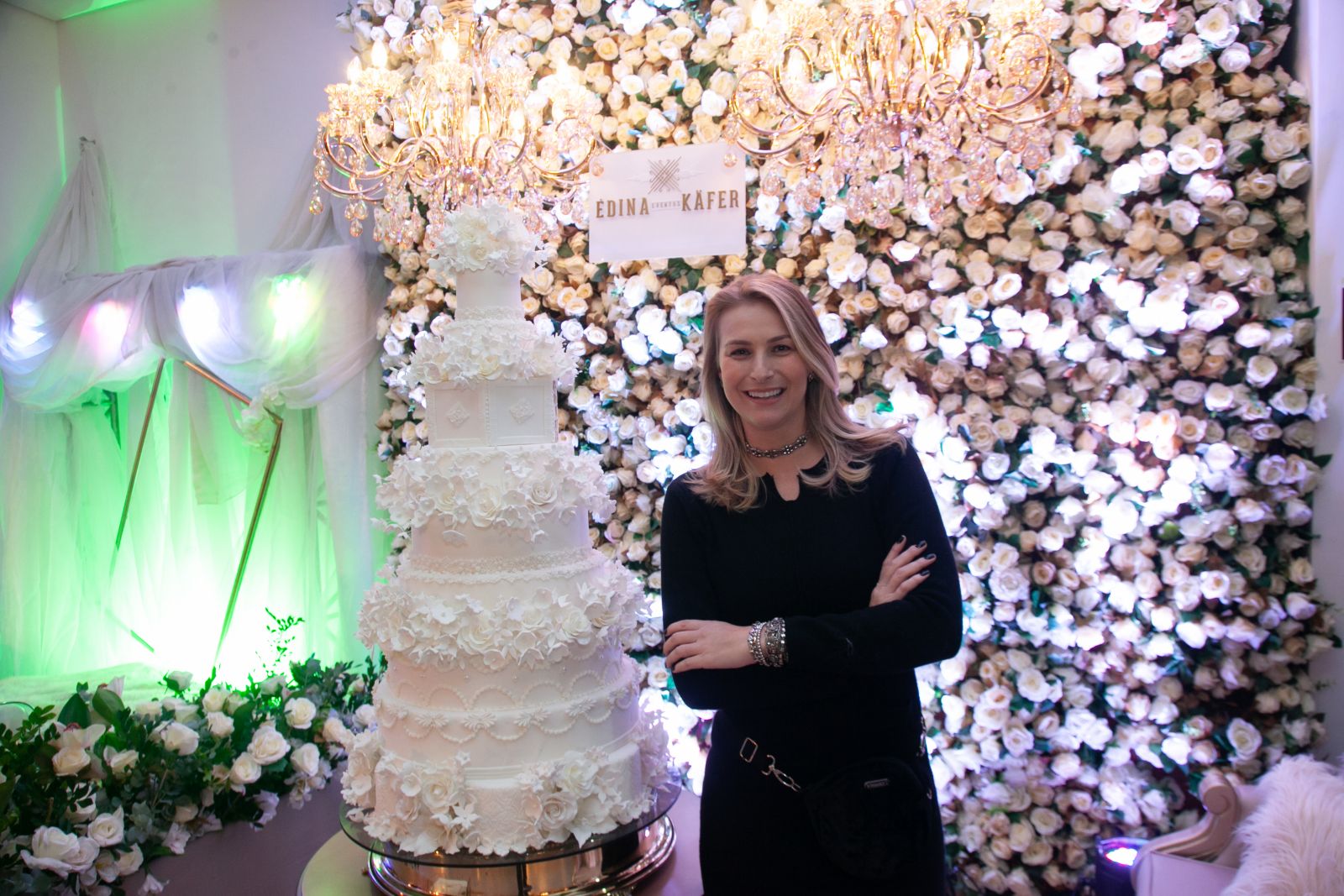 ƒdina KŠfer: 'nossa miss‹o Ž criar e assessorar eventos que se d‹o de acordo com as expectativas dos consumidores, com habilidade para atender a singularidade que Ž desejada'