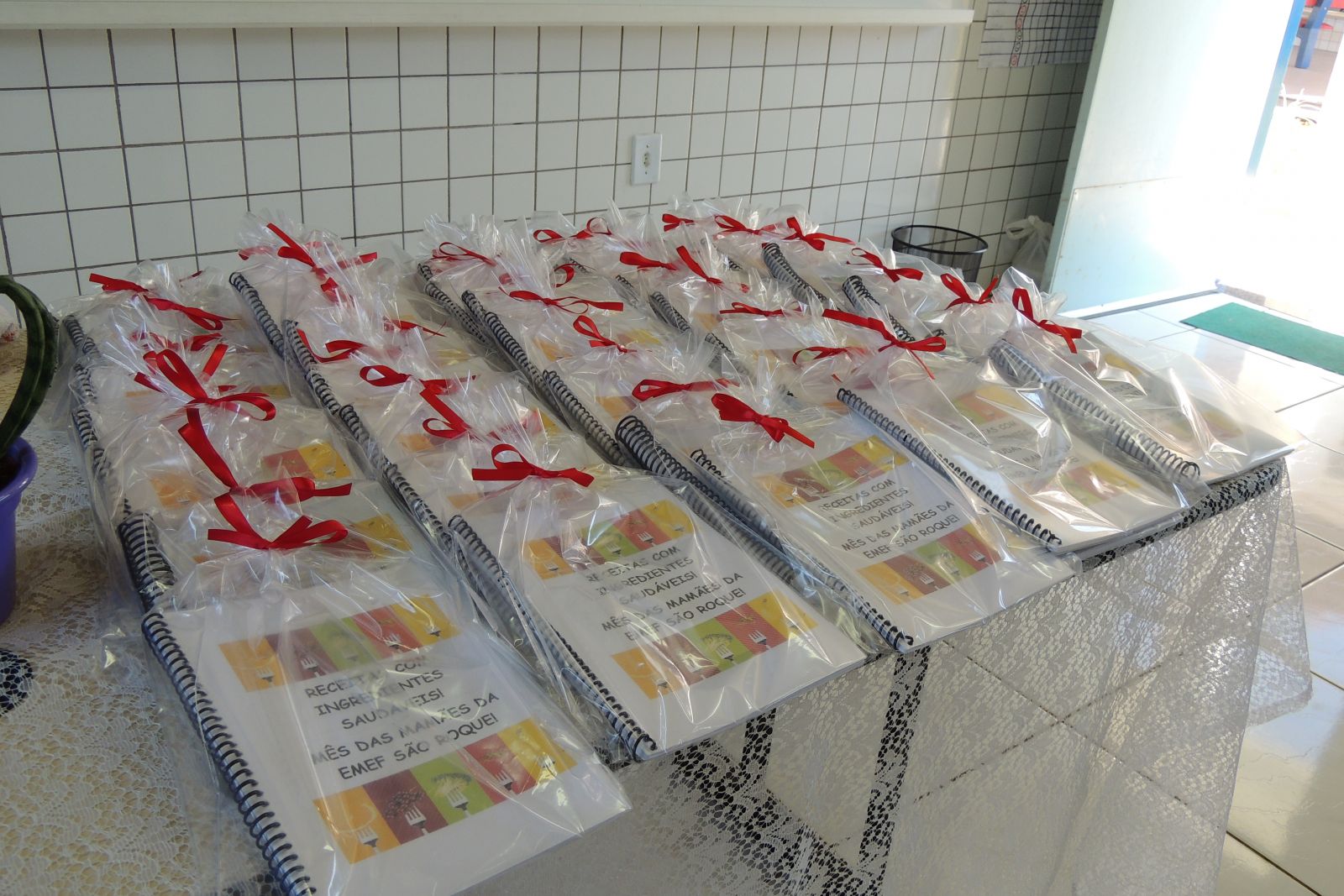 O livro é uma extensão do projeto de educação alimentar que é desenvolvido na escola