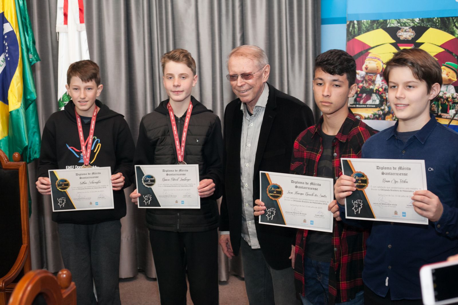 Nathan Schwengber, Ramon Patrick Limberger, prefeito Telmo Kirst, Lucas Raenke dos Santos e Renan Etges Telöken