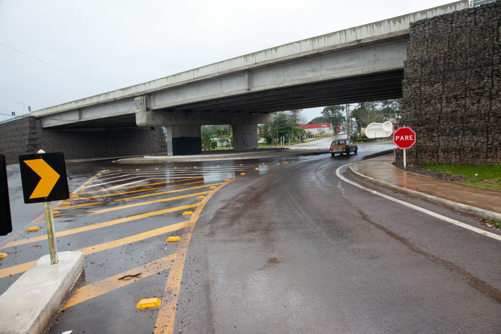 Atualmente o principal acesso para Linha Santa Cruz passa pelo viaduto Fritz e Frida, inaugurado no ano passado 