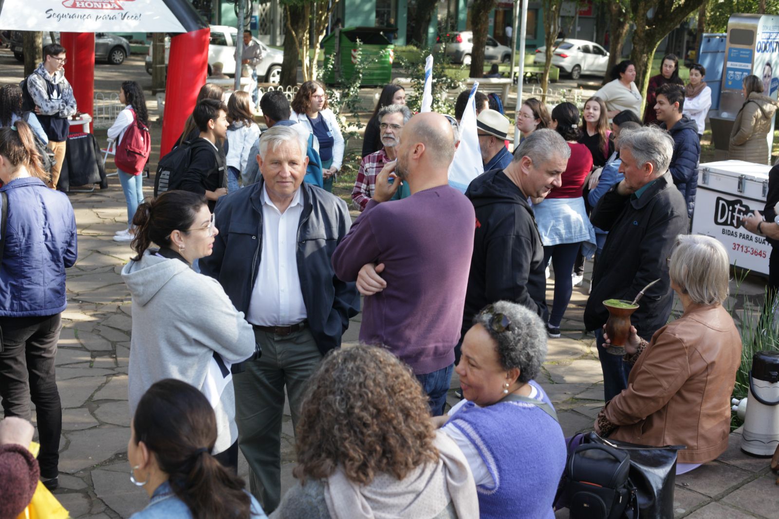 Ato reuniu representantes do Sindicato dos Comerciários, Sindicato dos Vigilantes e dos Bancários, Cpers e Uesc além de outras entidades
