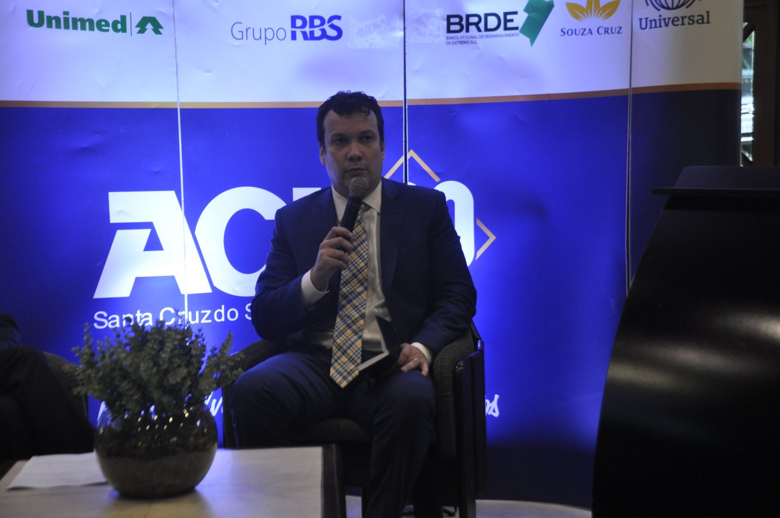Artur Lemos, secretário do Meio Ambiente palestrou no Tá Na Hora da ACI
