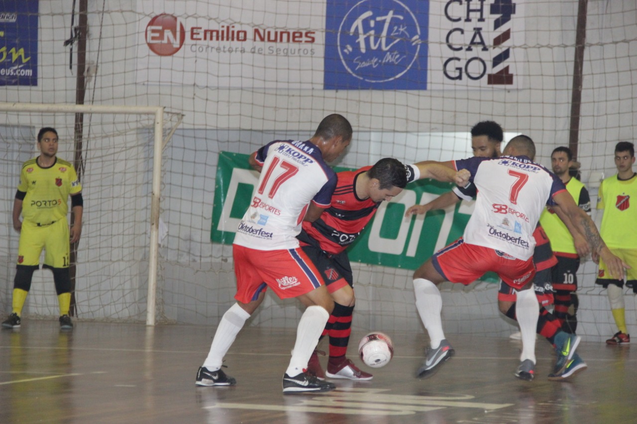 Tricolor joga pela liderança da competição