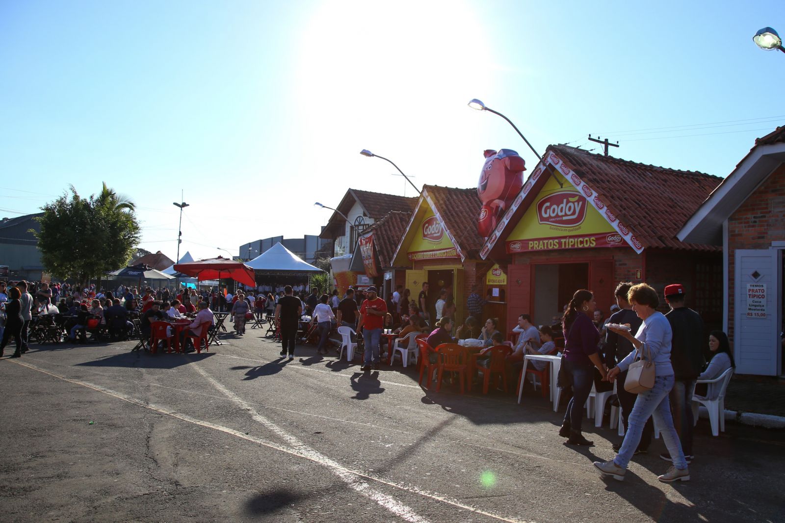 Cerveja artesanal com a marca da festa estará à venda na Vila Típica para degustação