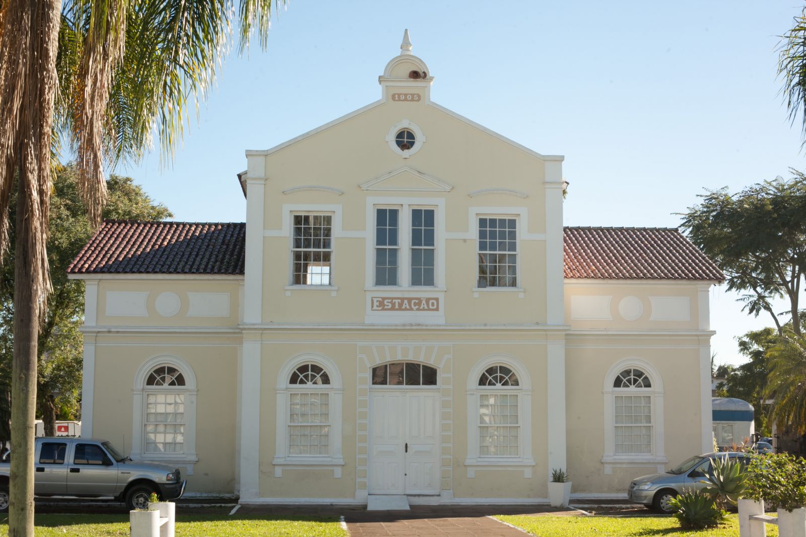 O Centro de Cultura Francisco José Frantz fica localizado ao lado da Praça Siegfried Heuser, na Rua Ernesto Alves, 817