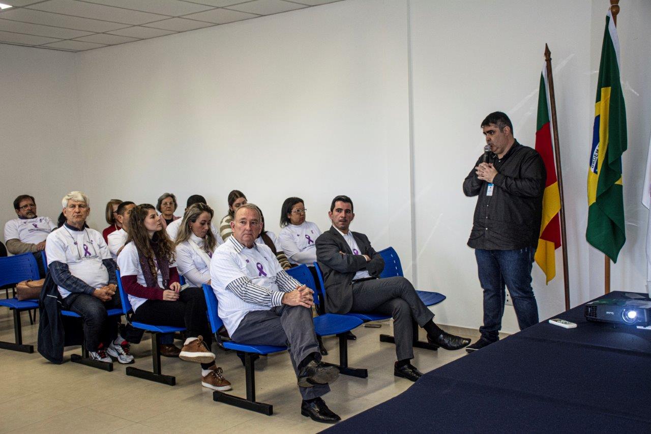 Juliano Garcêz, advogado e coordenado do Creas apresentou dados e informações jurídicas sobre o tema