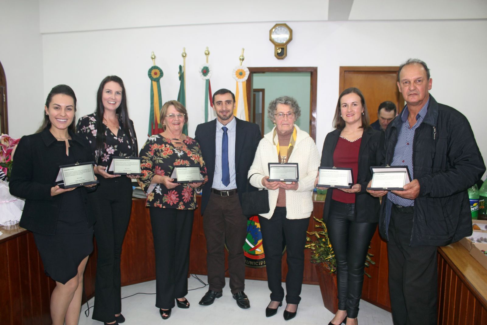 Prefeito André de Lacerda participou da sessão solene que concedeu título de destaque às mulheres