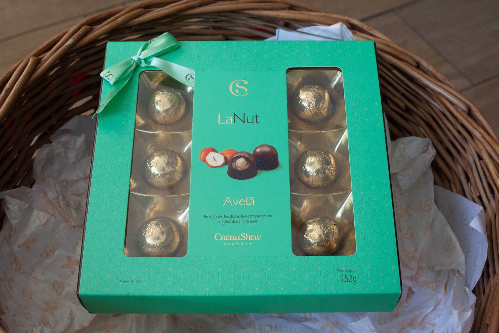 A caixa contŽm bombons de chocolate ao leite com uma avel‹ inteira e recheio de creme de avel‹. A partir de R$ 36,90.