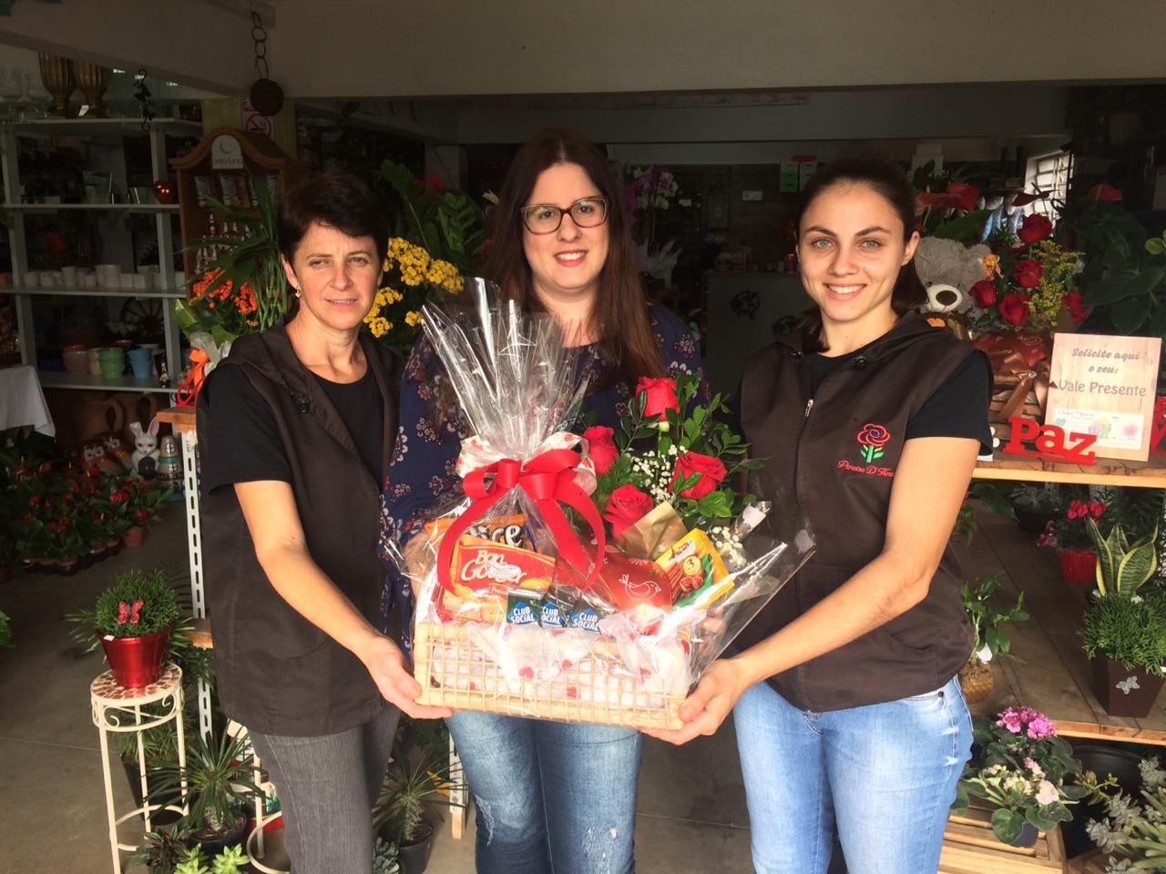 A Lisa De Quadros Alves ganhou a cesta da Paraíso D'Flores Floricultura