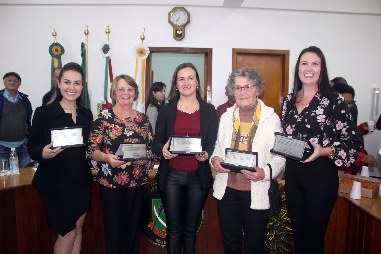 Gabriela Puntel; Marlene Vinchiguerra; Arlesiane dos Santos Marques; Wilda Scheffel e Flávia Glasenapp Borstmann