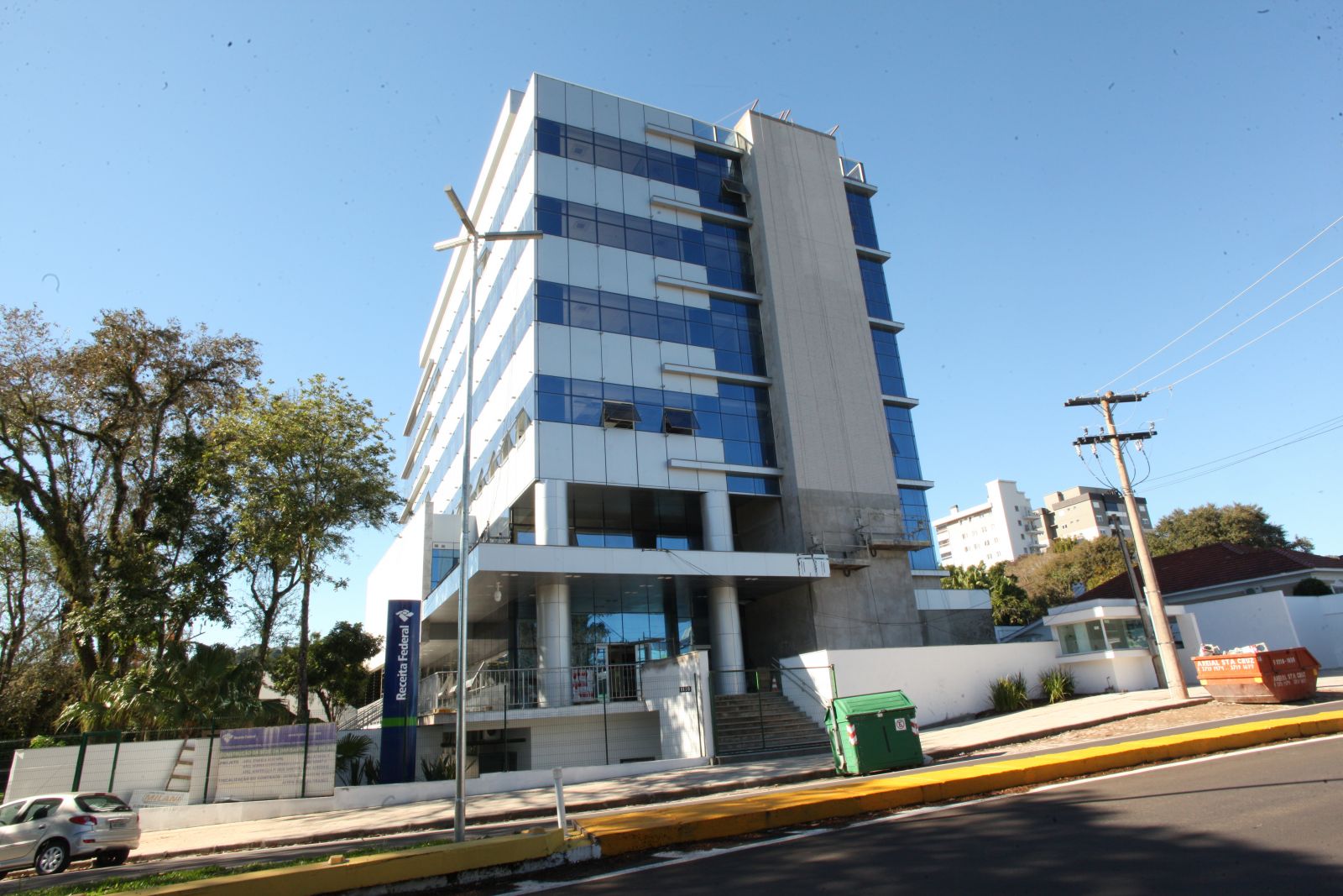 O prédio que deveria ser a Delegacia da Receita Federal poderá se tornar apenas uma agência