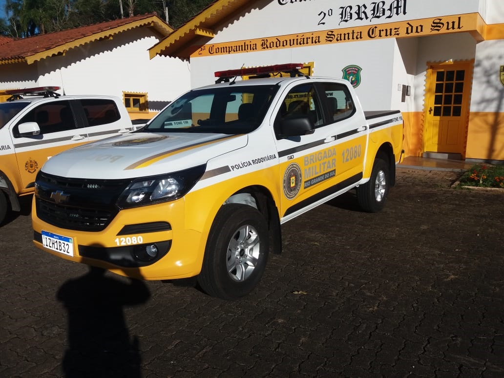 Viatura Chevrolet S10, automática, 0 km, adesivada e com equipamentos e sinais sonoros de polícia ostensiva