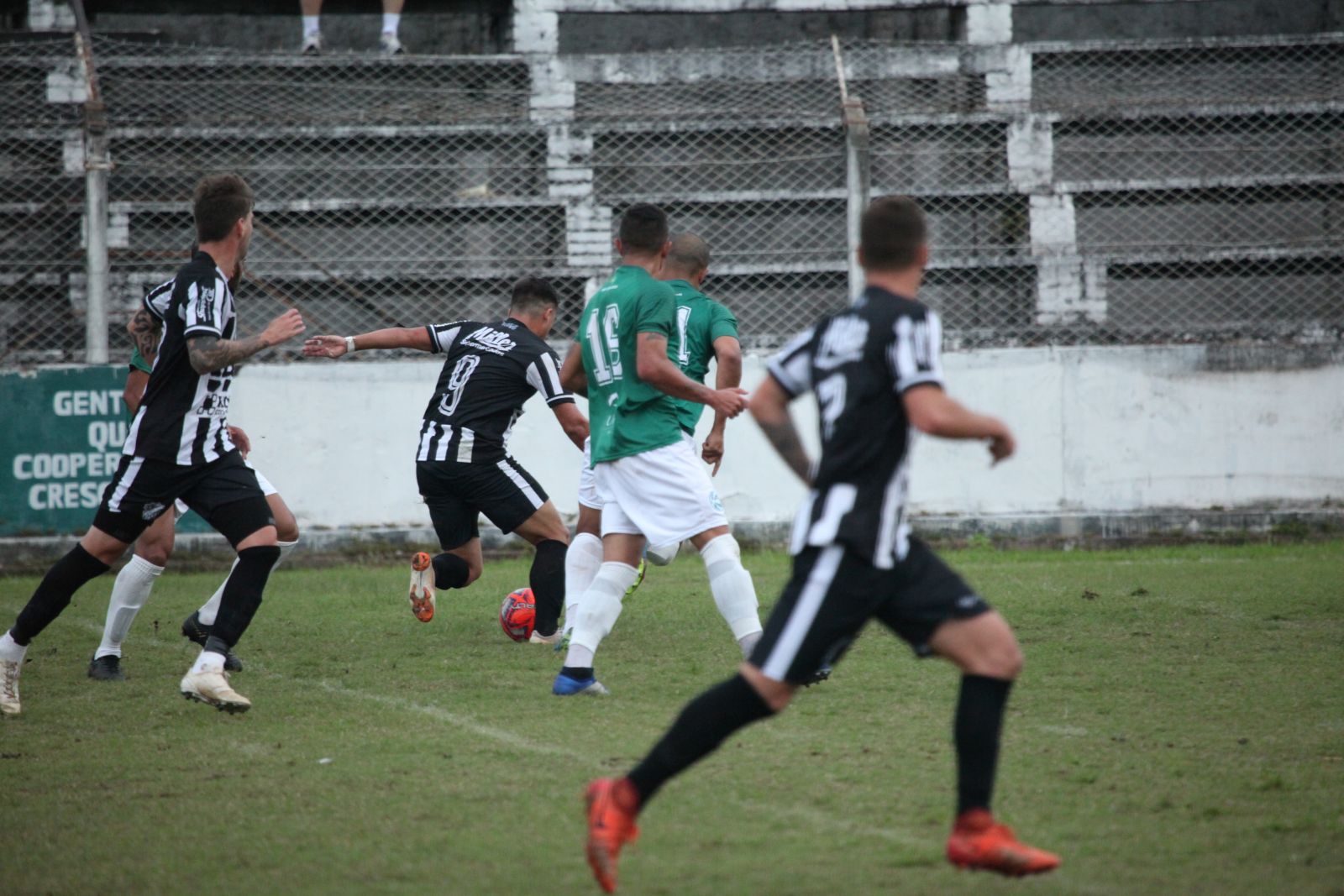 Santa Cruz joga partida decisiva fora de casa