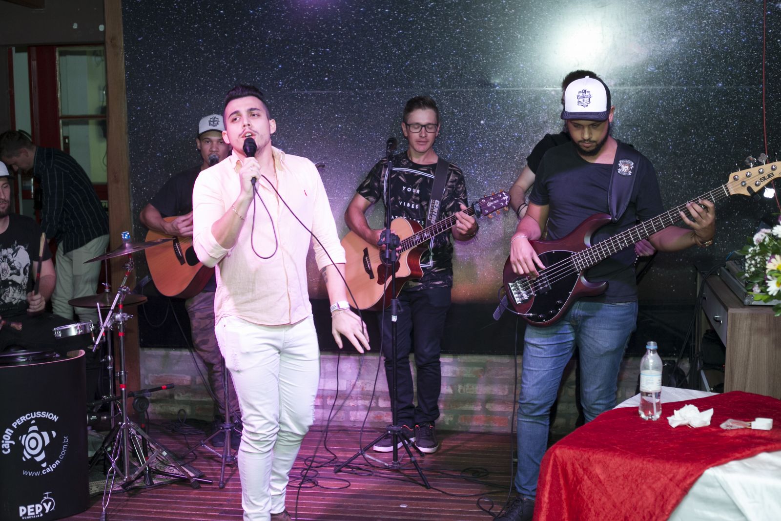 Jhon Endres e Banda animaram a noite