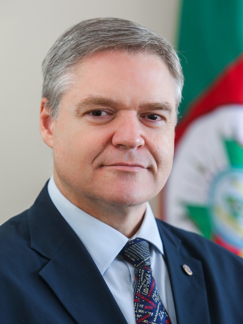 Secretário Luís Lamb palestra durante a Semana do Empreendedor