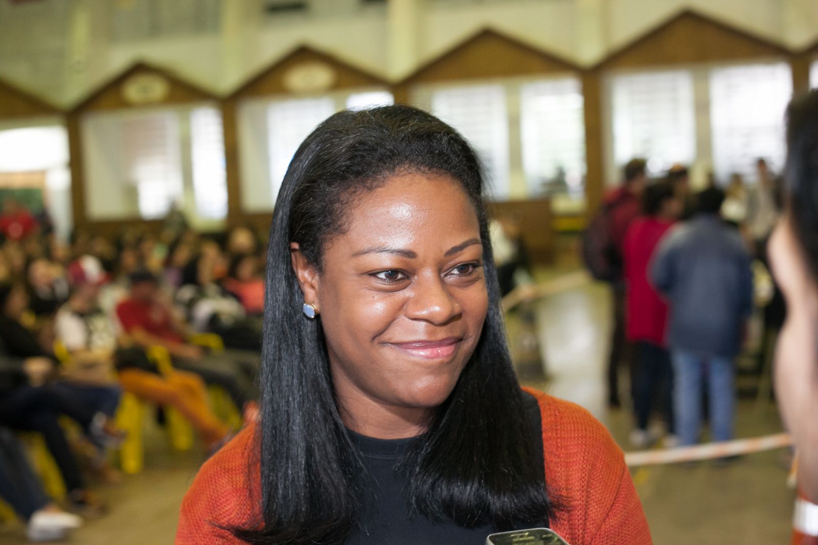 Buscamos sempre as melhores pessoas para fazer parte da nossa equipe, relatou a analista de recrutamento e seleção da rede, Maristane Ribeiro