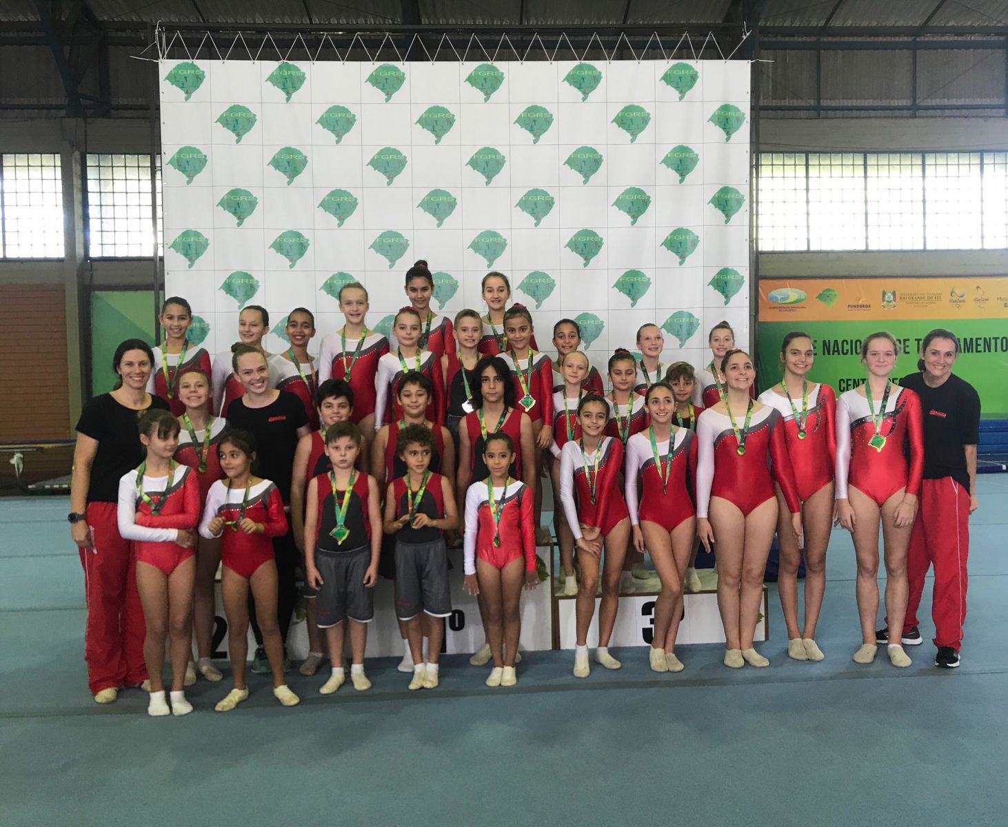 Equipe de ginastas de Trampolim do Colégio Mauá no FestGym 2019
