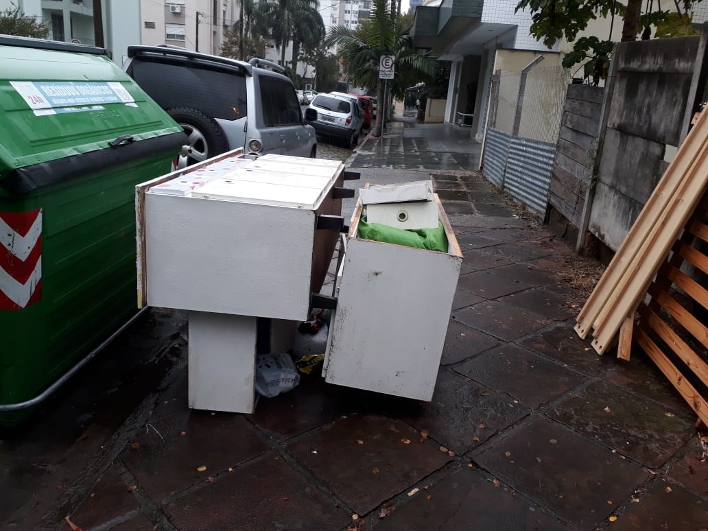 Se identificado, o infrator poderá ser multado por crime ambiental ao realizar o descarte irregular
