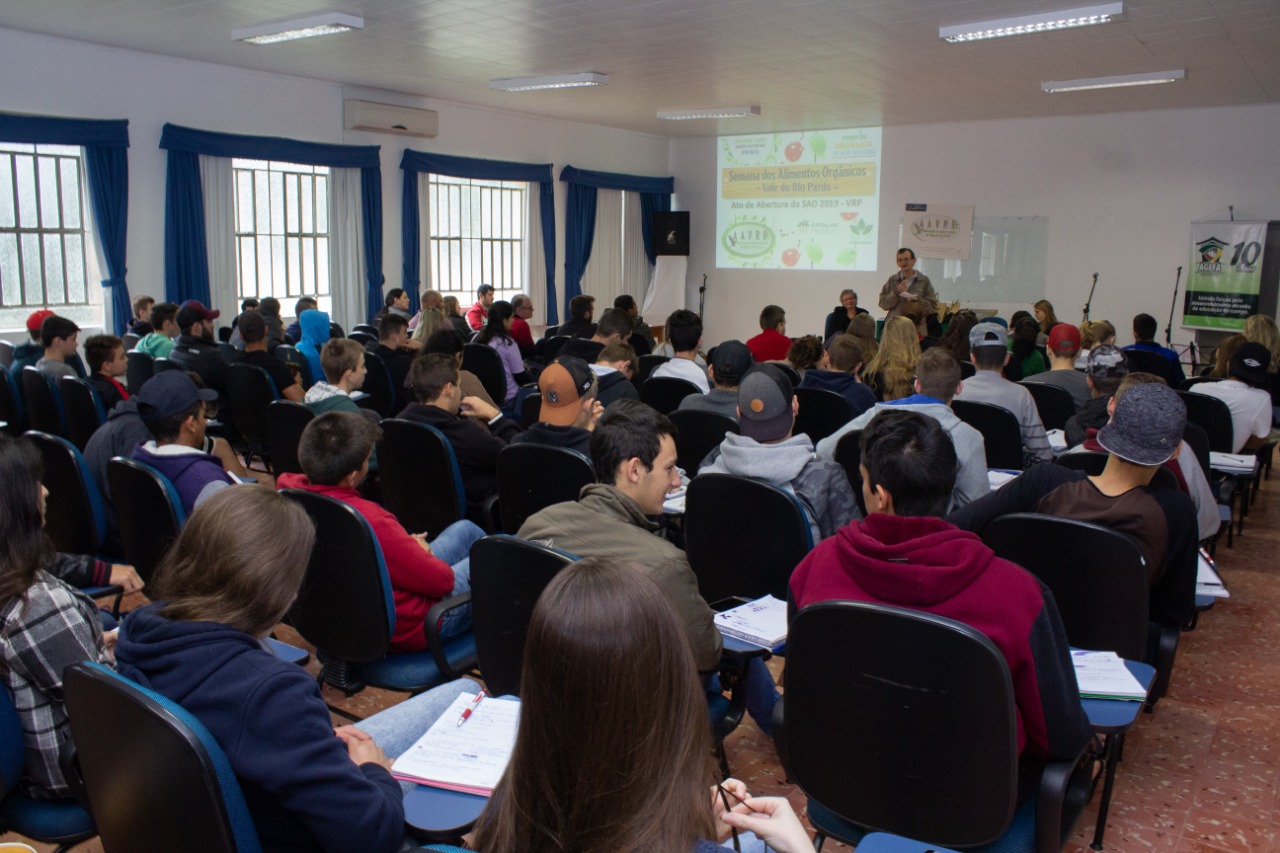 Abertura ocorreu nesta sexta-feira, na Efasc, e segue por 12 dias 