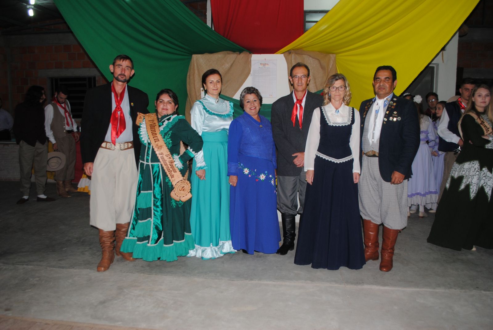 Patroa e o ex-patrão com representantes da 5ª Região Tradicionalista