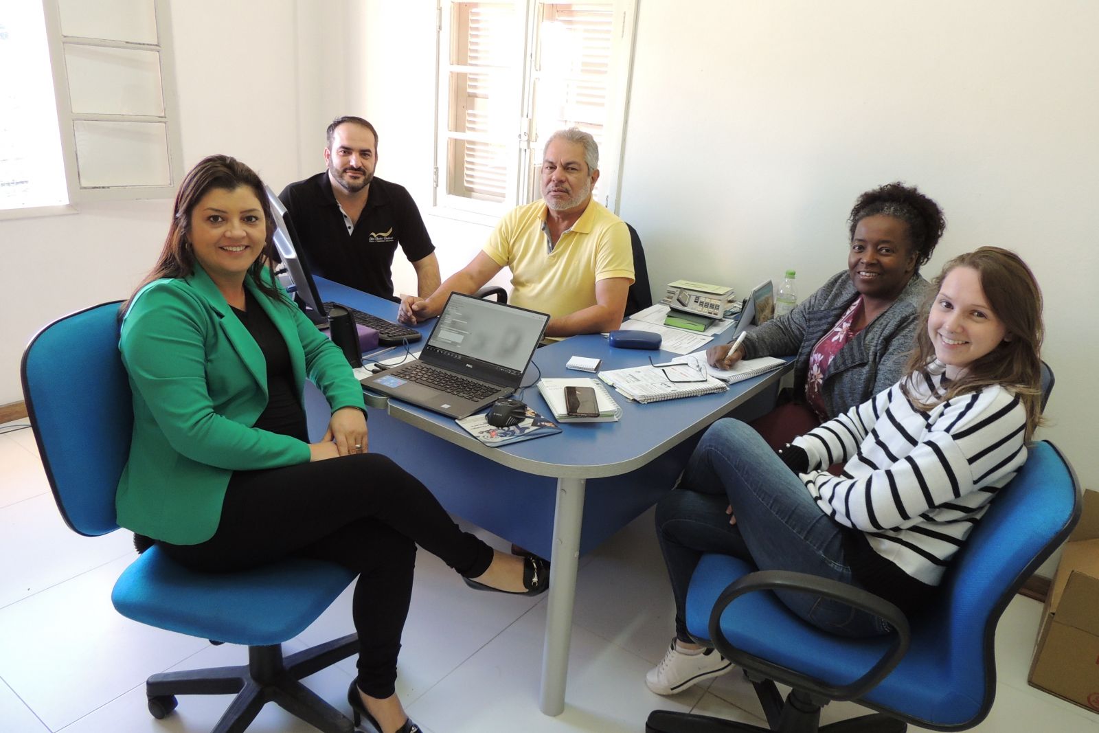 Integrantes do 1ª Opção e da Secretaria de Educação na reunião de assessoramento 