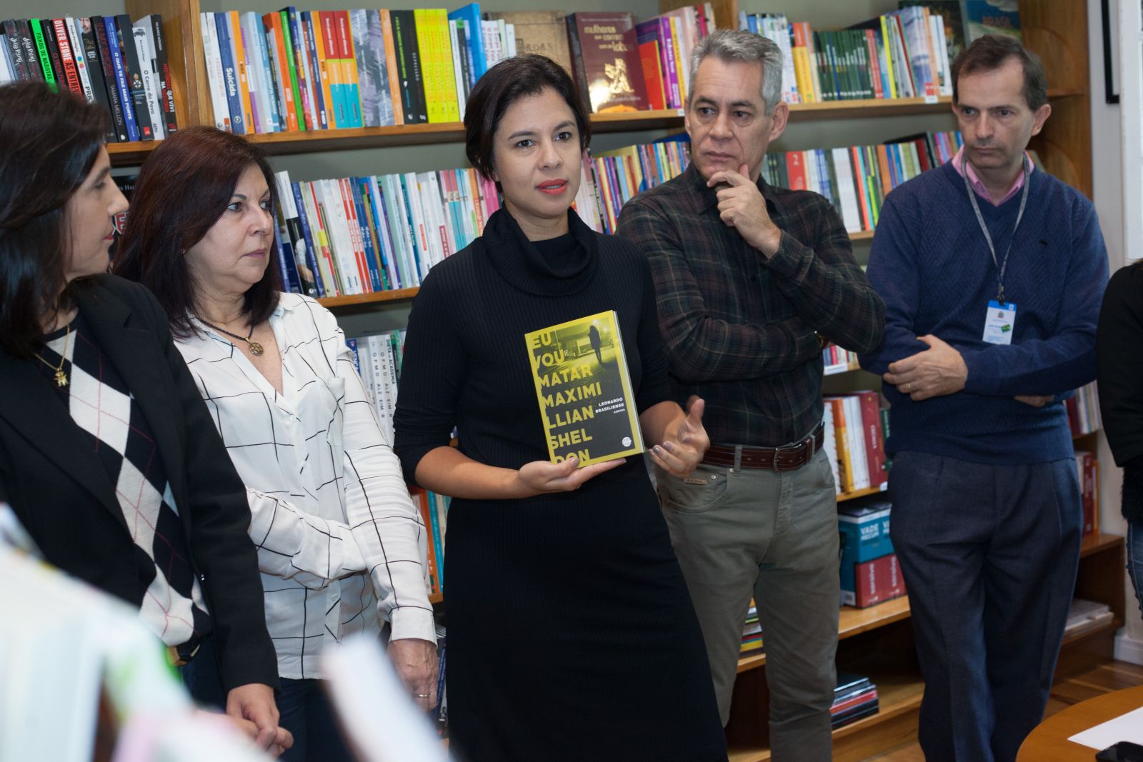 'Acreditamos no livro físico, mas não podemos ignorar que hoje existem muitas formas de leitura', explicou Roberta Pereira (ao centro)