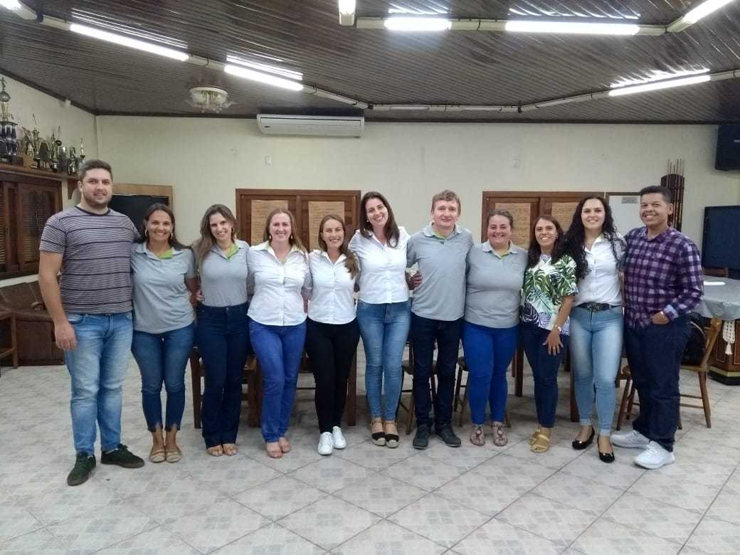 Equipe de educadores durante formação preparatória para o início das turmas de 2019