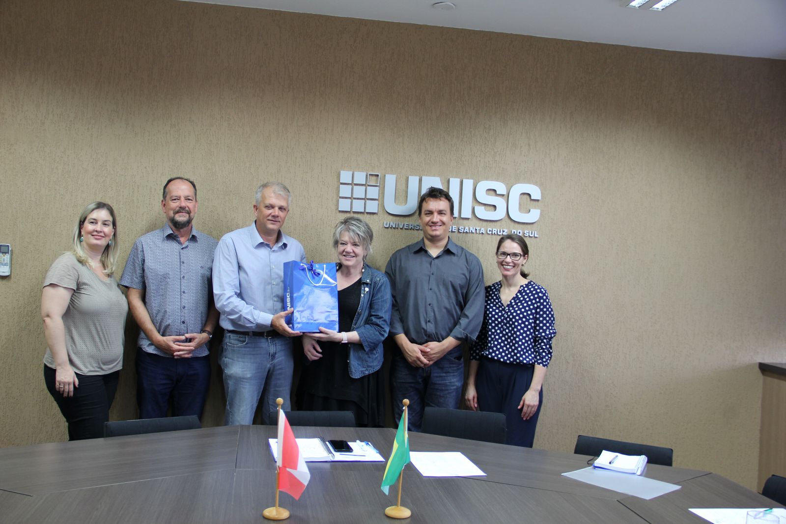 Esquerda para a direita: Julie Eick, Luiz Augusto Campis, Angelo Hoff, Joy Berg, Leandro Schaefer e Cristiana Mueller.