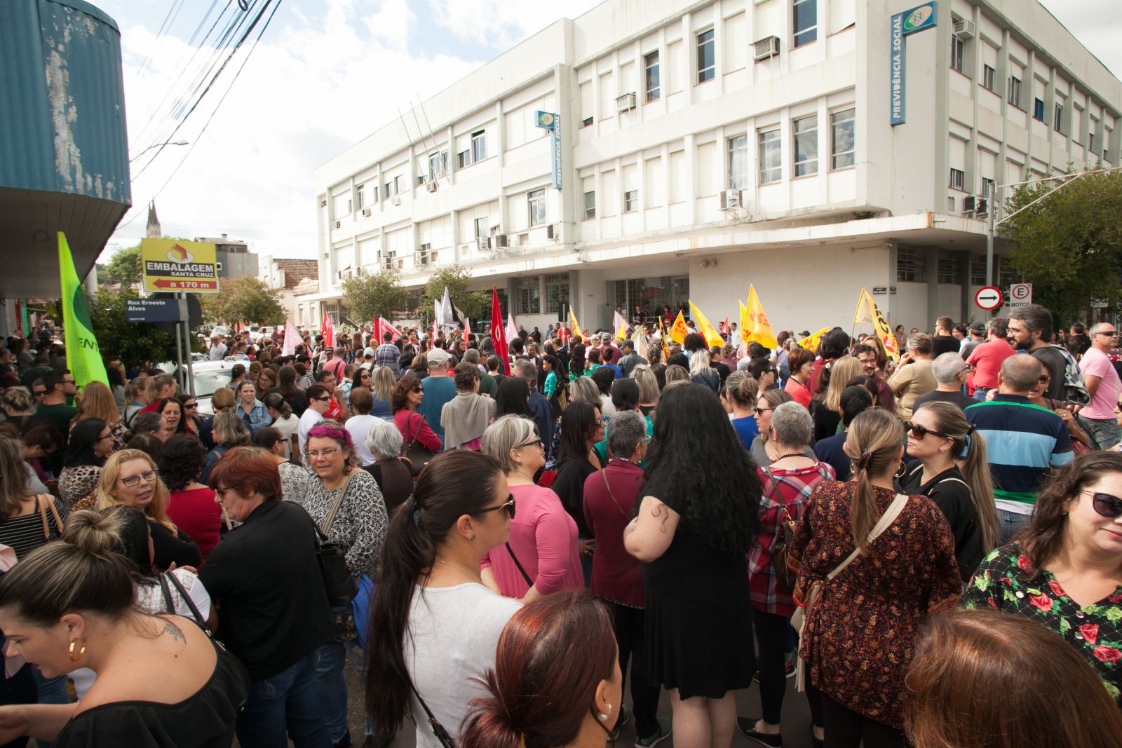Segundo organizadores aproximadamente mil pessoas participaram da manifestação 