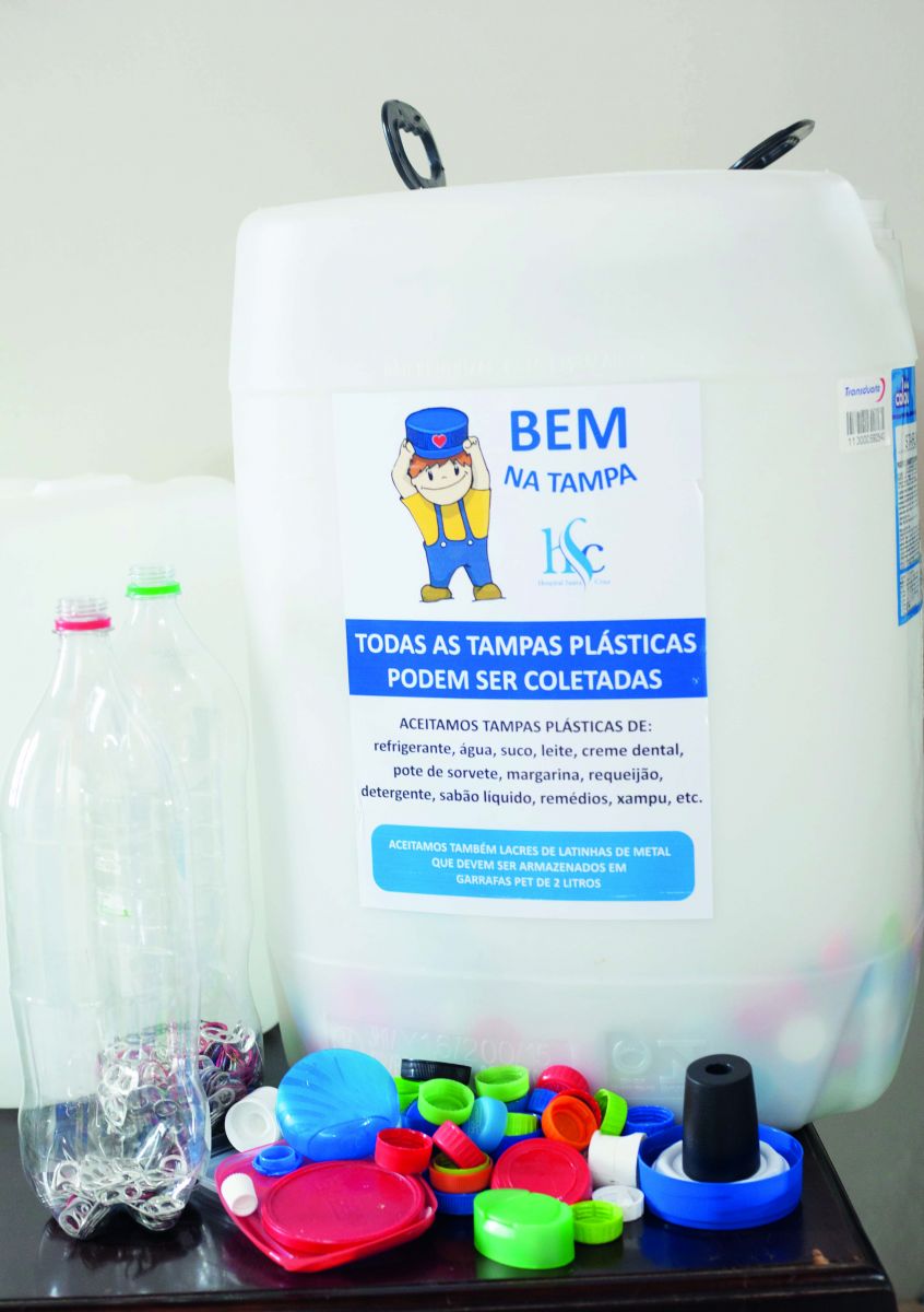 Tampas plásticas arrecadadas para o projeto
