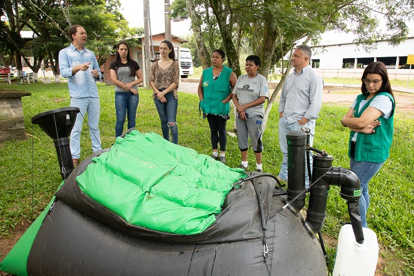 Secretário Raul Fritsch realizou uma cerimônia de entrega do biodigestor